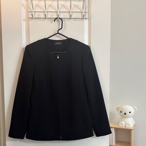 Never worn/ Theory Black Blazer Classic Minimalist Design(size 6)